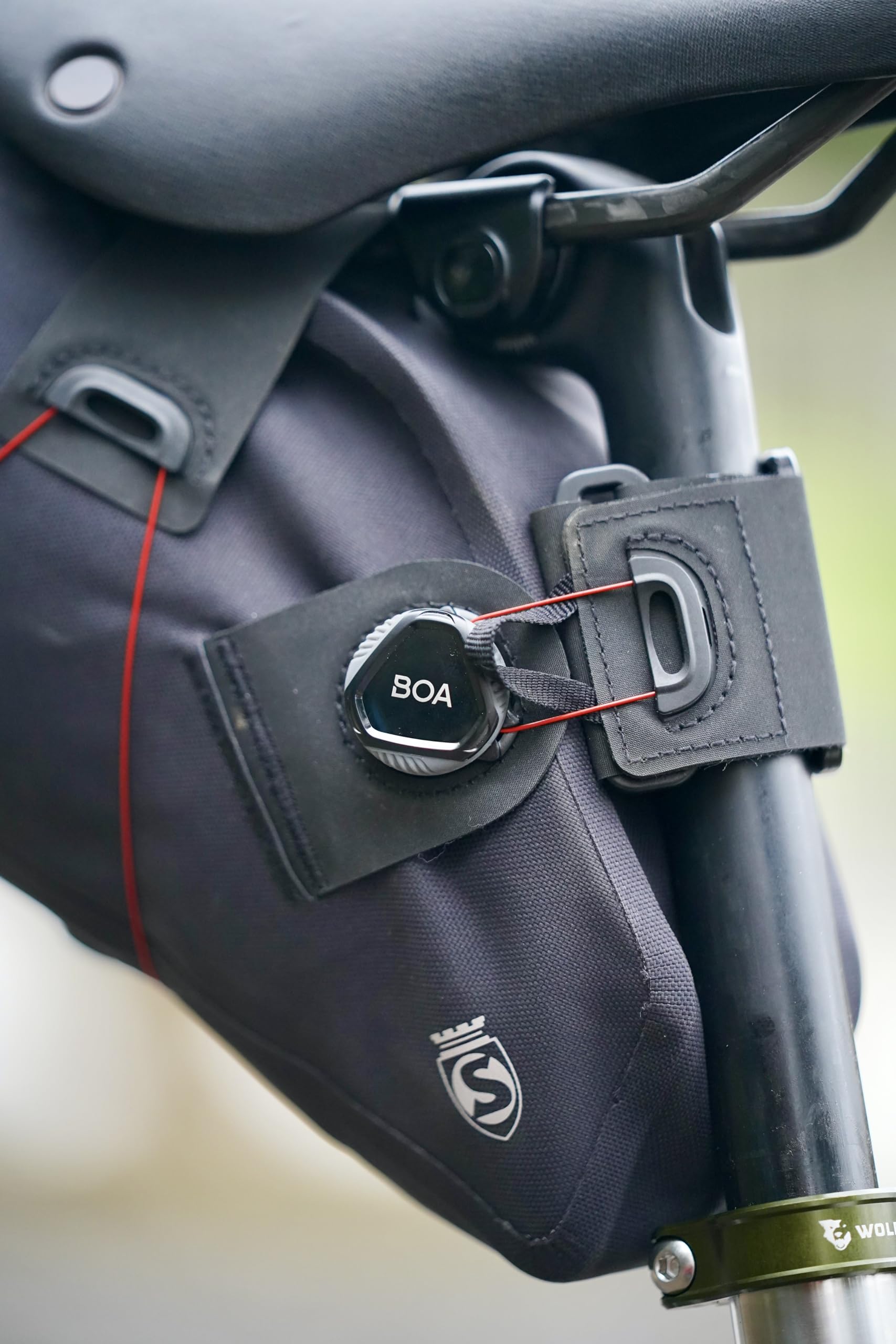 SILCA Grinta Roll Top Seat Pack | 2-5L storage capacity | Waterproof construction | BOA closure mounting system | Secure rattle free design | internal structure for sleek design | - Image 6