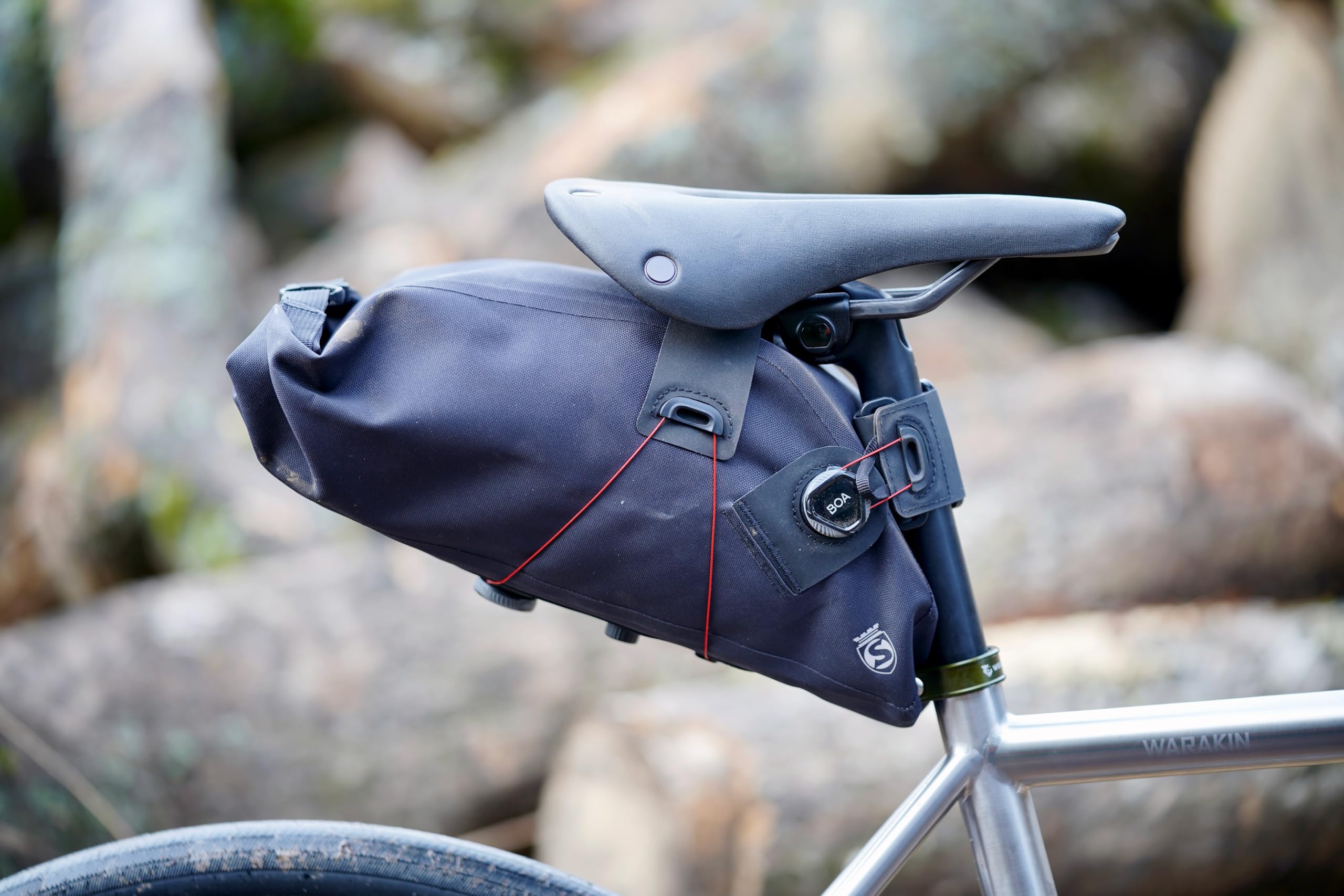 SILCA Grinta Roll Top Seat Pack | 2-5L storage capacity | Waterproof construction | BOA closure mounting system | Secure rattle free design | internal structure for sleek design | - Image 7